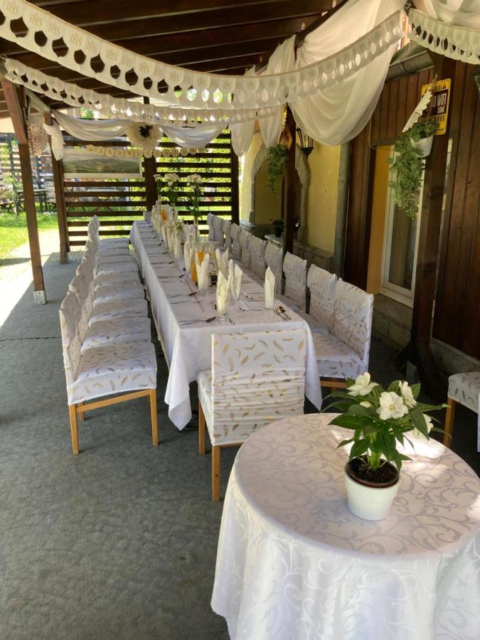 Hotel Bella เยเลเนียกูรา ภายนอก รูปภาพ