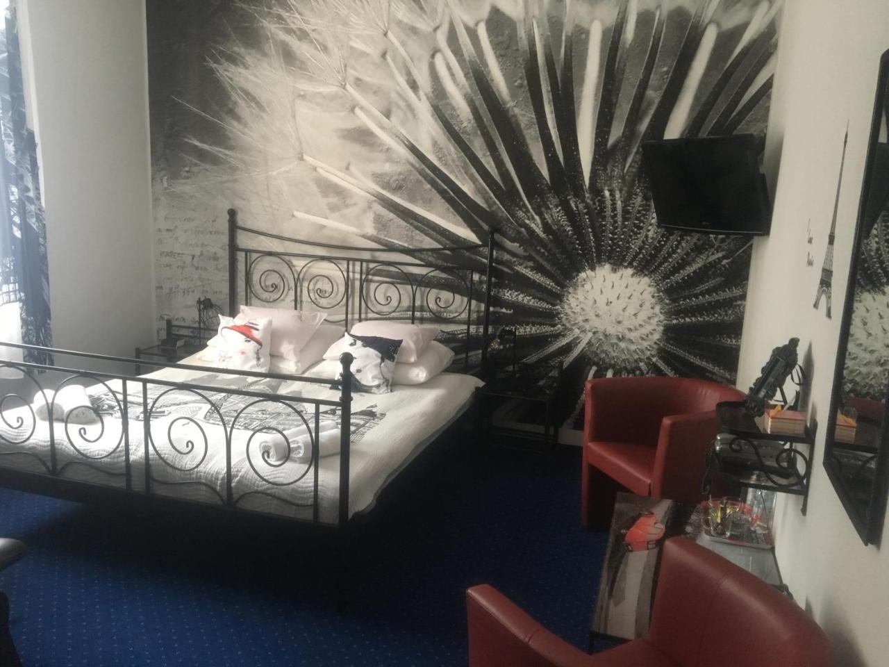 Hotel Bella เยเลเนียกูรา ภายนอก รูปภาพ